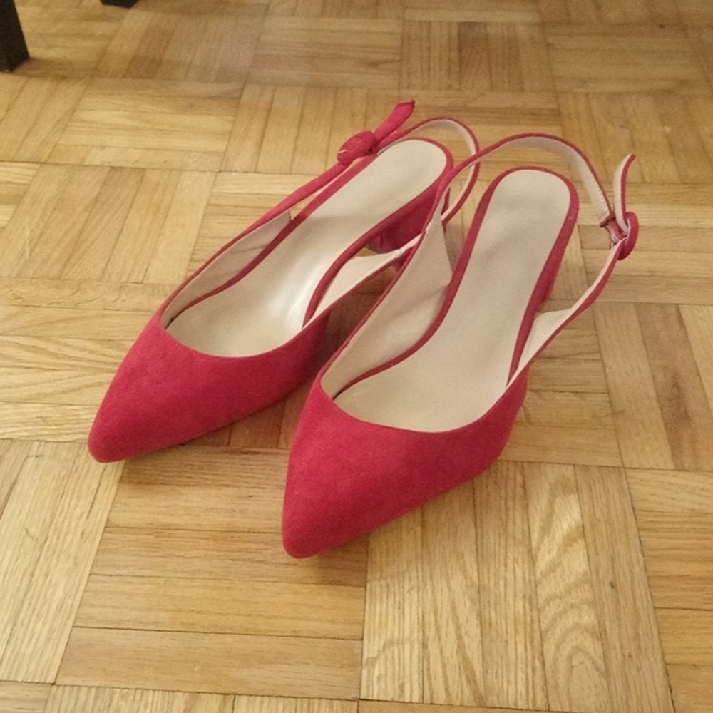 Red slingbacks